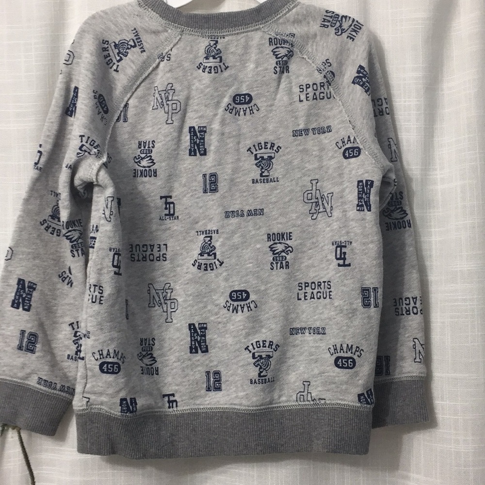Carter’s Pullover - Picture 2 of 4
